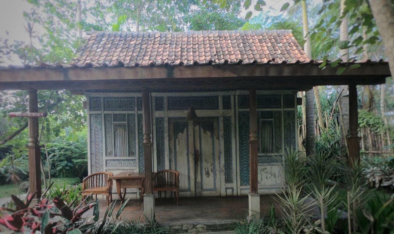 Sapulidi Cafe, Gallery & Resort Lembang Exterior photo